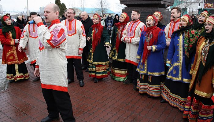 Старооскольский ансамбль песни и танца «Завалинка» представил концерт «Во славу армии Российской»