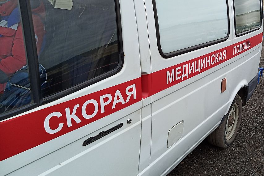 Скорая помощь застряла в грязи после вызова к пациентке в Старом Осколе