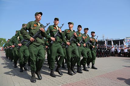 Ликующий праздник цветущего мая на площади Победы