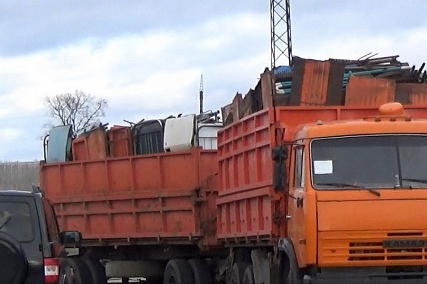 Незаконно перевозивший 20 тонн металлолома водитель задержан за дачу взятки