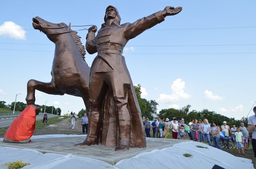 В Белгородской области открыли памятник бойцам Первой конной