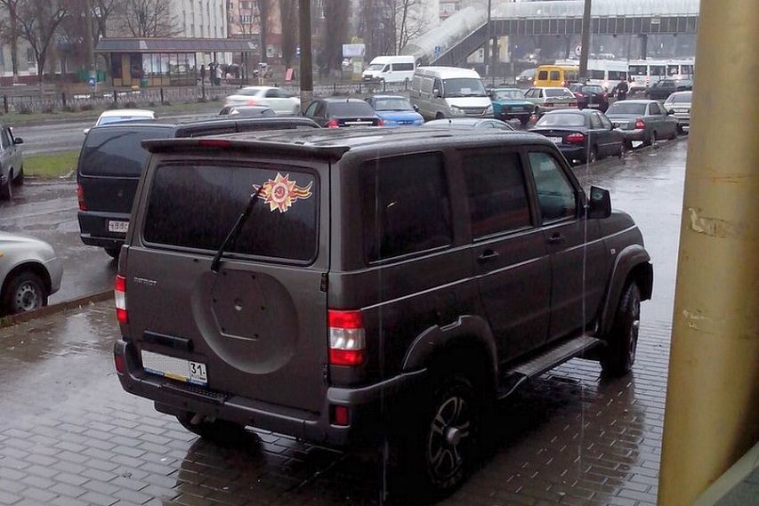 За парковку на тротуаре – штраф в одну тысячу рублей