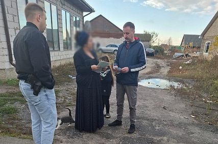 Спецназ Росгвардии и сотрудники ФСБ вместе с полицейскими провели миграционный рейд в Старом Осколе