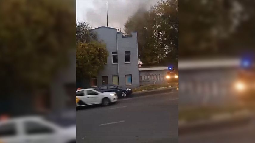 В Старом Осколе загорелось двухэтажное здание: появилось видео