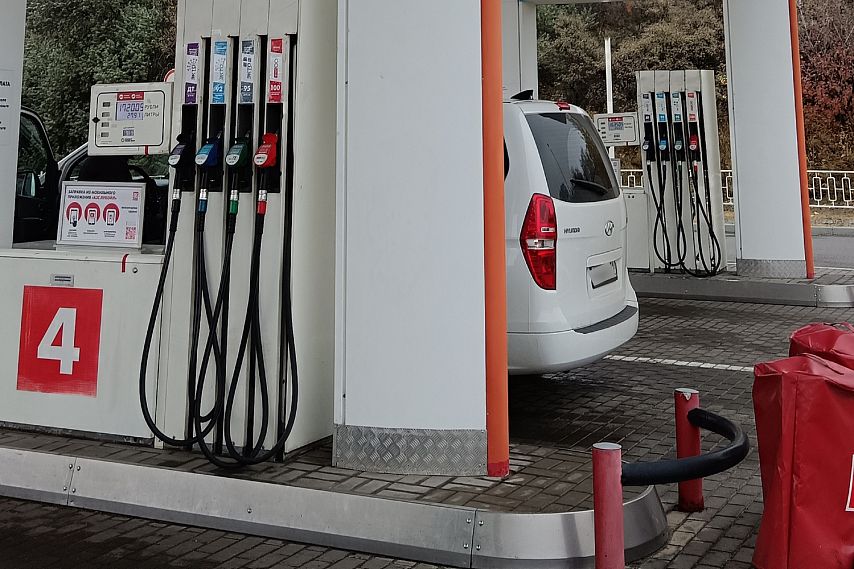 Старооскольцы жалуются на отказы сотрудников АЗС наливать бензин в канистры 