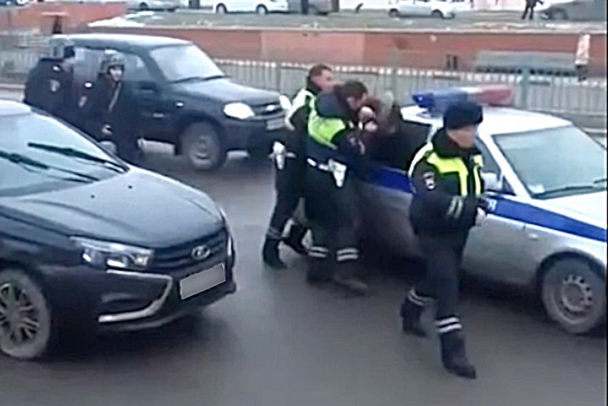 В Старом Осколе нетрезвый автомобилист из Воронежа не смог уйти от погони и попал под арест