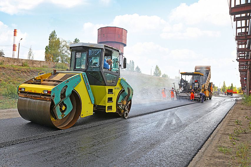 Отремонтированная дорога для шлаковозов на ОЭМК сможет сама себя «лечить»