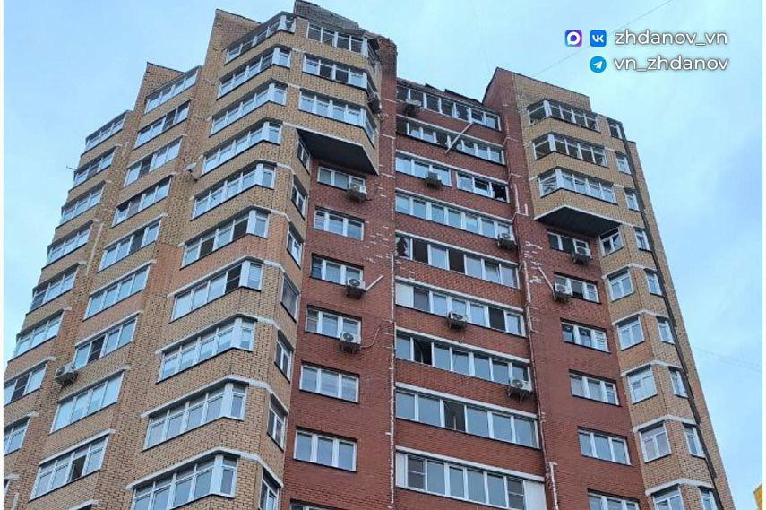 В Старом Осколе многоэтажка получила повреждения после атак БПЛА