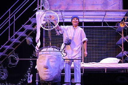 Тюменский театр «Ангажемент» представил постановку по мотивам повести Гоголя «Записки сумасшедшего»