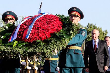 Владимир Путин и руководство Металлоинвеста почтили память павших в Курской битве