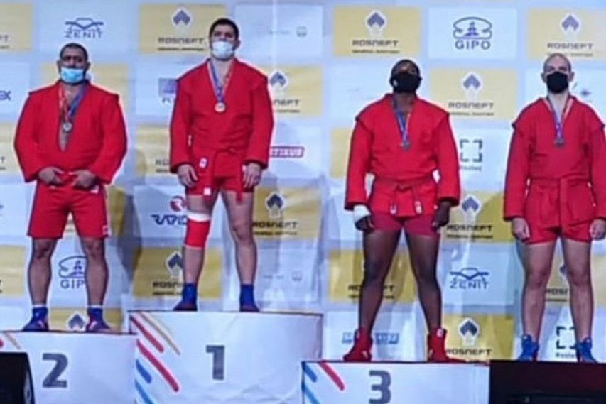 Старооскольский спортсмен Валентин Молдавский стал двукратным чемпионом мира по боевому самбо
