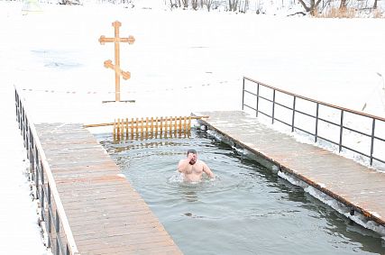В Старом Осколе в ночь с 18 на 19 января оборудуют восемь мест для крещенских купаний