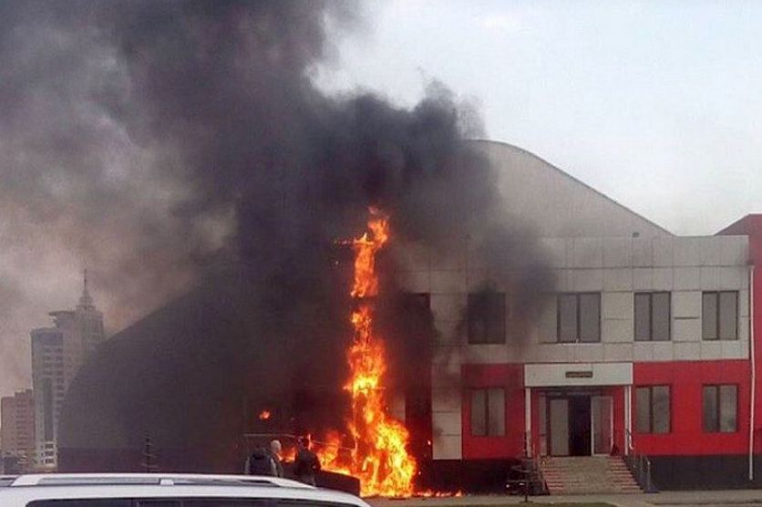 Пожар в ночном клубе москвы. Сгорел клуб в москве. Пожар в клубе дягилев. Клуб дягилев до пожара. Клуб дягилев москва пожар.