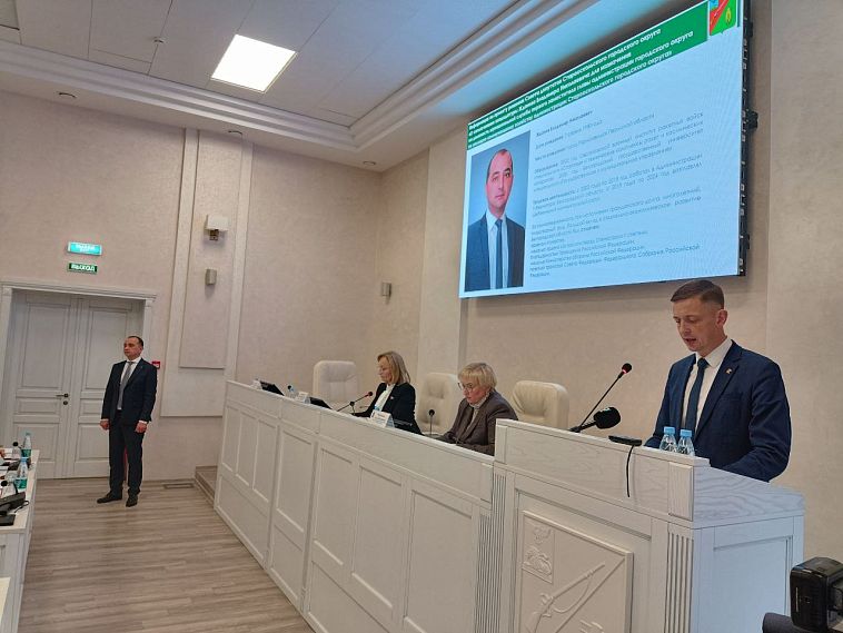 Старооскольские депутаты приняли отставку Андрея Чеснокова 