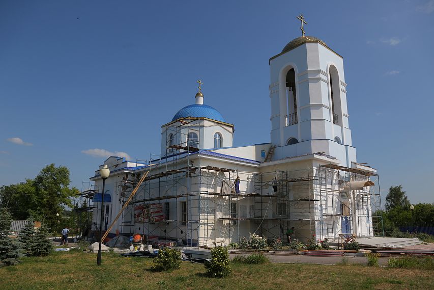 В селе Шаталовка продолжается ремонт храма