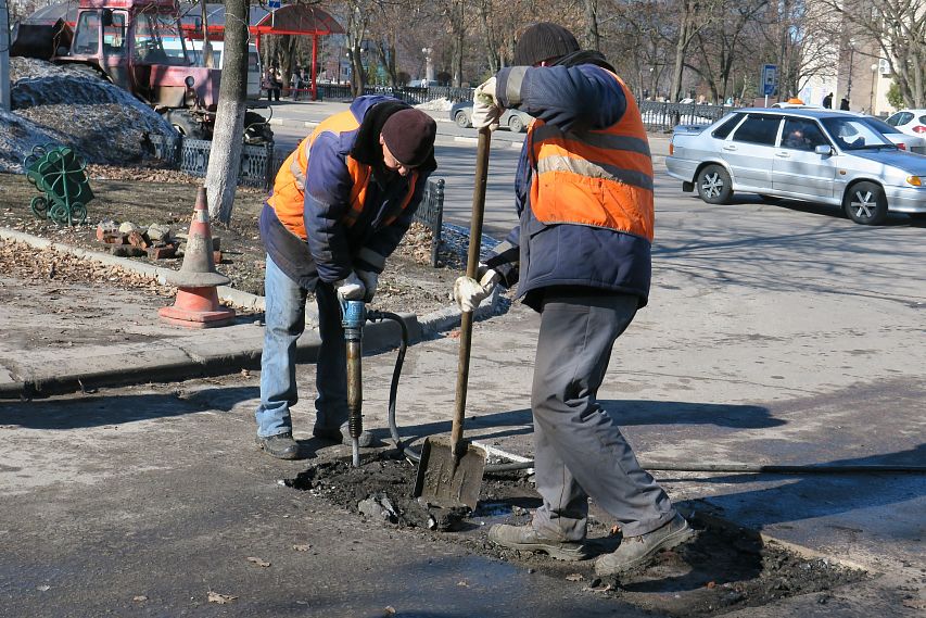 В Старом Осколе завершается первый этап ямочного ремонта дорог