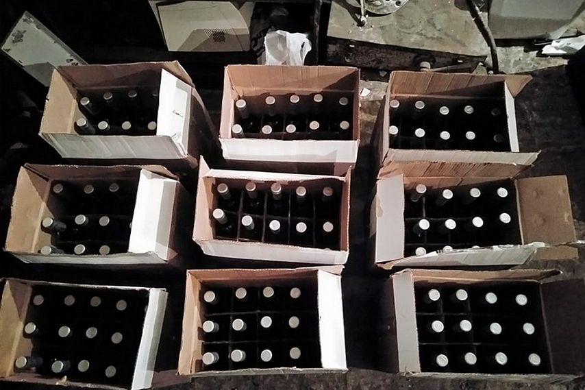 Более пяти тысяч бутылок контрафактного алкоголя изъяли полицейские у жителей Старого Оскола 