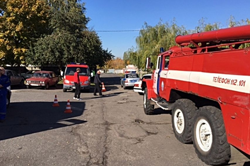 Старооскольские спасатели и пожарные отрабатывают действия по ликвидации последствий ДТП