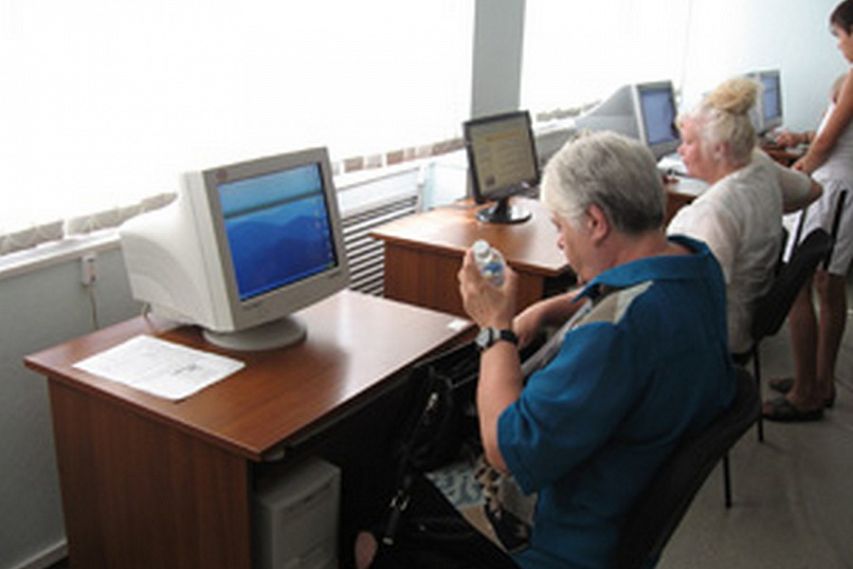 Старооскольских пенсионеров обучат пользоваться компьютером