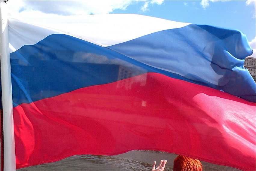 Мир, вера и сила: в России отмечают День государственного флага
