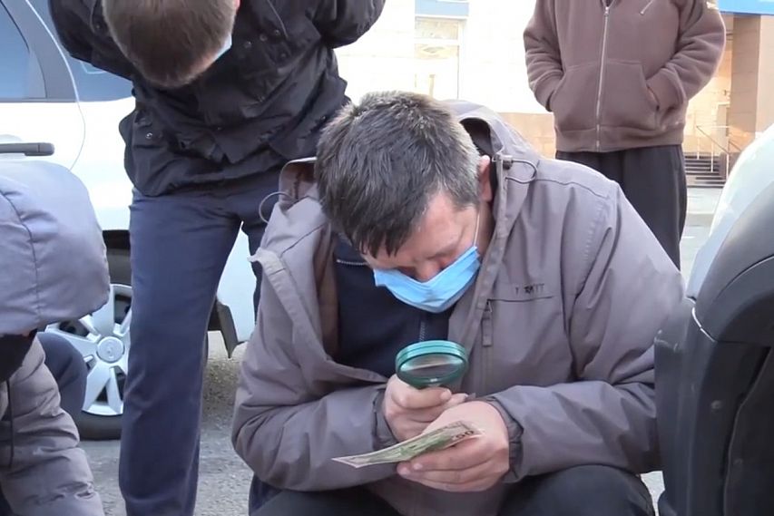 700 фальшивых долларов США изъяли полицейские в Белгородской области