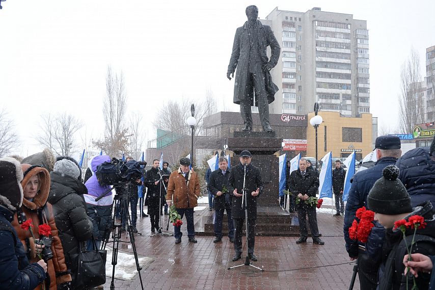 В Старом Осколе почтили память основателя школы оскольских металлургов
