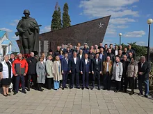 Сотрудники Металлоинвеста почтили память земляков у мемориалов Великой Отечественной войны