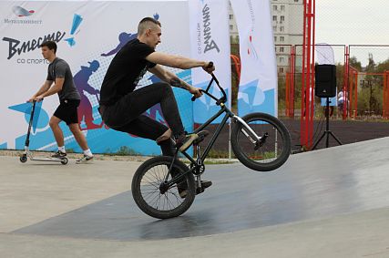 Онлайн-челленджи и живые тренировки: в Старом Осколе стартовал сезон уличного спорта