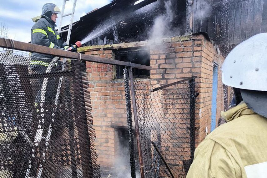 Жилой дом сгорел в старооскольском селе из-за проблем с электрооборудованием