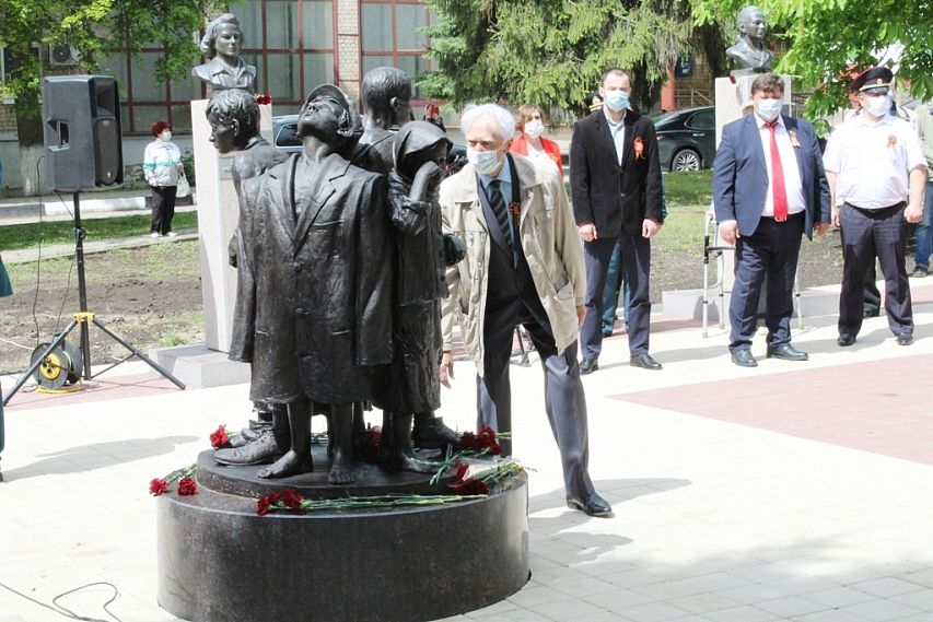 В Белгородской области открыли памятник детям войны