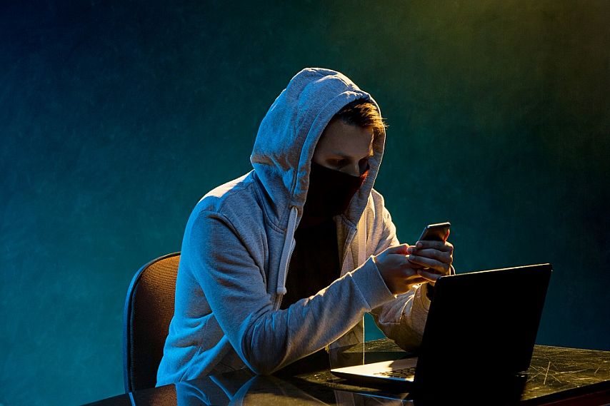 Житель Старого Оскола перечислил мошенникам 5,3 млн рублей
