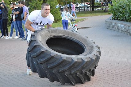 Полицейские и спорт-активисты организовали батл по силовому многоборью