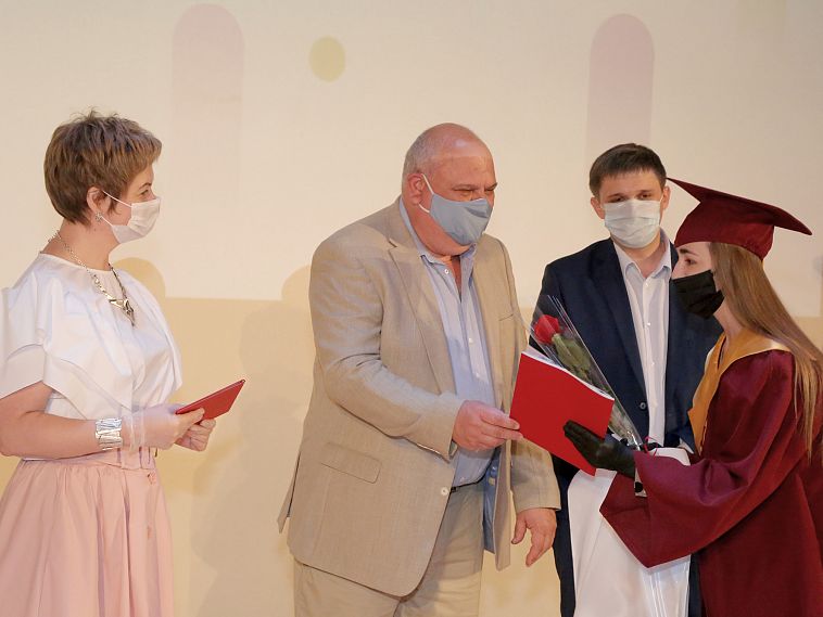 Металлурги поздравили выпускников СТИ НИТУ «МИСиС»