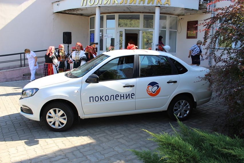 Фонд «Поколение» Андрея Скоча вручил автомобиль для Красненской больницы