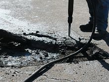 Гладков потребовал асфальт вместо отчётов