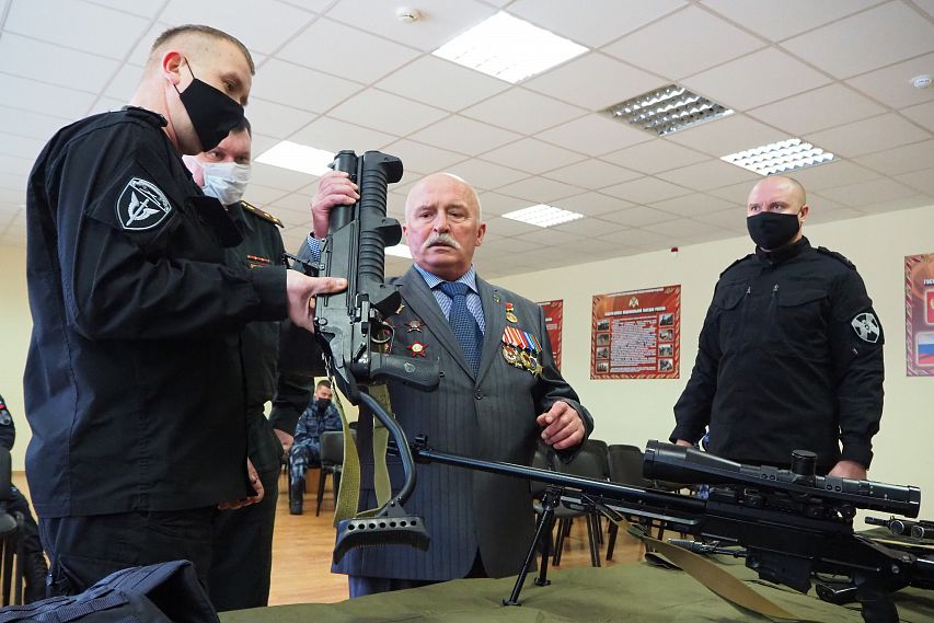 Белгородские росгвардейцы встретились с  ветераном внутренних войск