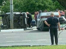 Две машины перевернулись после столкновения в Старом Осколе