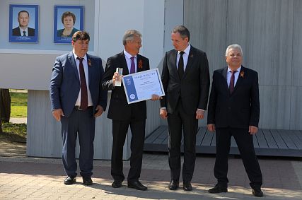 Сталевара ОЭМК Виктора Чиркова занесли на региональную Аллею Трудовой Славы