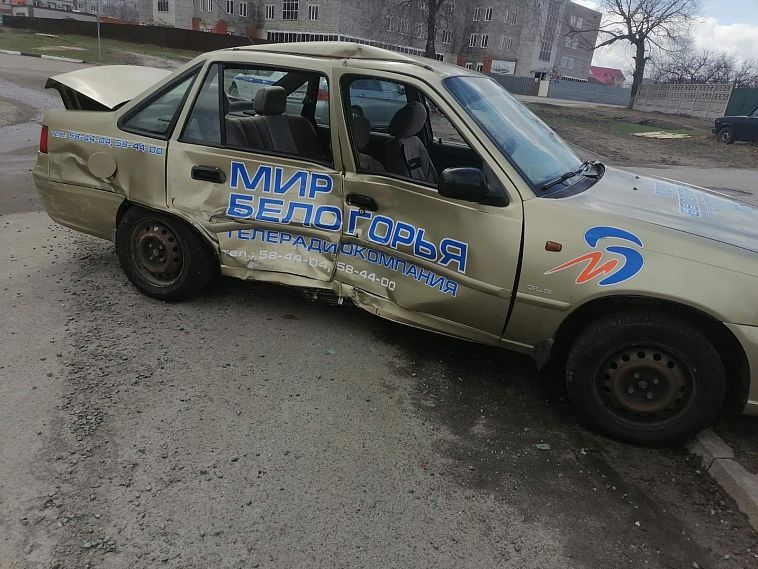 В аварию попала машина ТРК «Мир Белогорья»