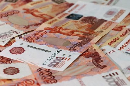 В Старом Осколе мужчина не захотел при разводе делить деньги с женой и подарил их своей маме