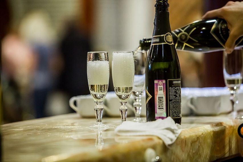 Как выбирать шампанское к новогоднему столу