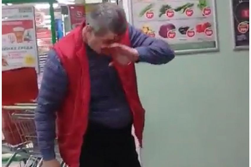 Старооскольцу, напавшему с топором на охранника супермаркета, грозит до четырёх месяцев ареста (18+)