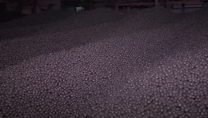 На фабрике окомкования и металлизации произвели 115-ти миллионную тонну окисленных окатышей