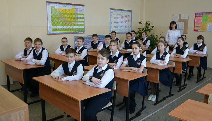 Старооскольская православная гимназия получила новую мебель