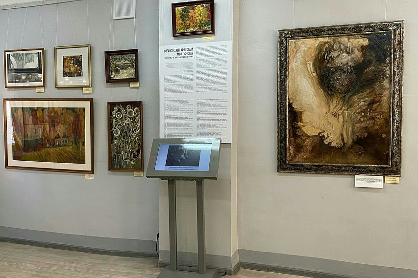 В художественном музее Старого Оскола открылась выставка работ Ильи Хегая