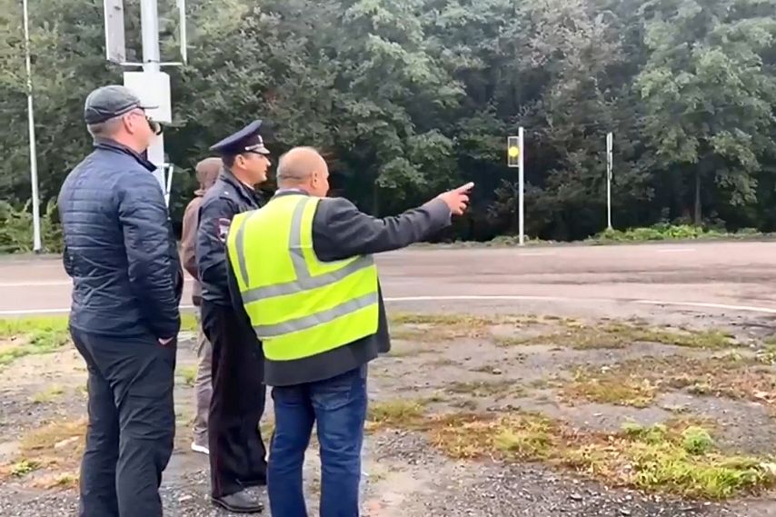 На опасном участке трассы у Старого Оскола поставили светофор