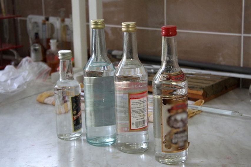 Двое парней из Старого Оскола украли 8 бутылок водки и продали их