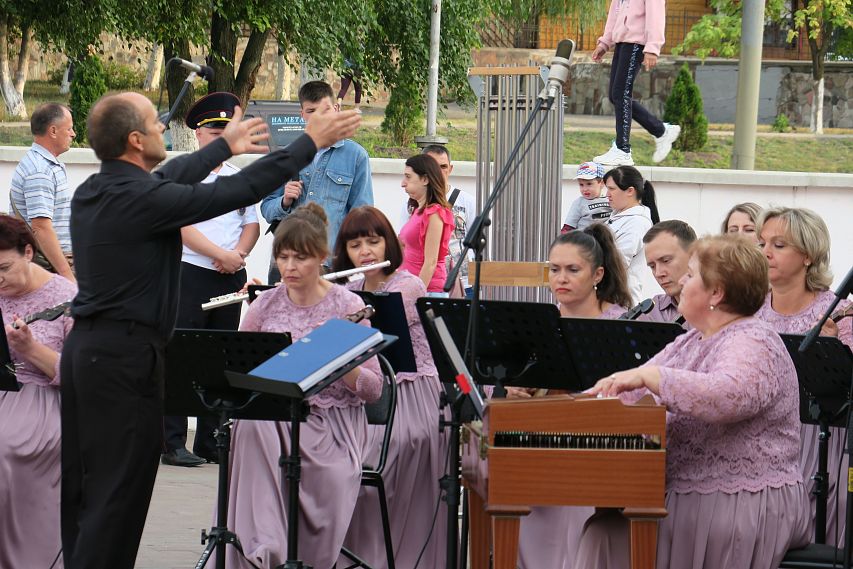 Парад оркестров в Старом Осколе прошел под открытым небом