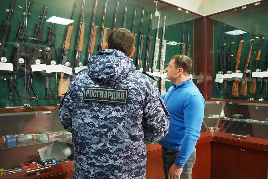 Росгвардия проверяет оружейные магазины в Белгородской области