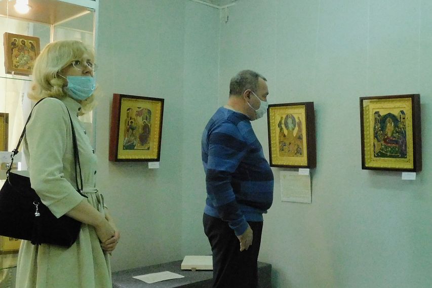 В Старом Осколе иконописная мастерская представила свои работы в художественном музее
